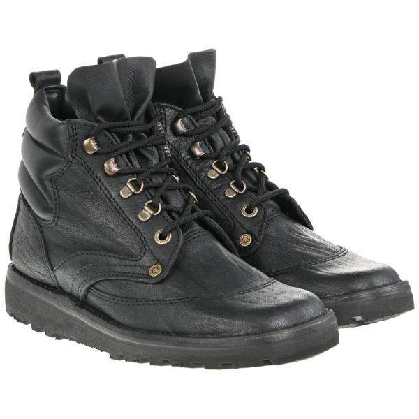 Courteney Selous in Black Buffalo Leather